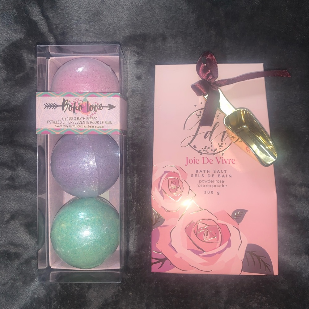 Bath bombs and bath salts pack